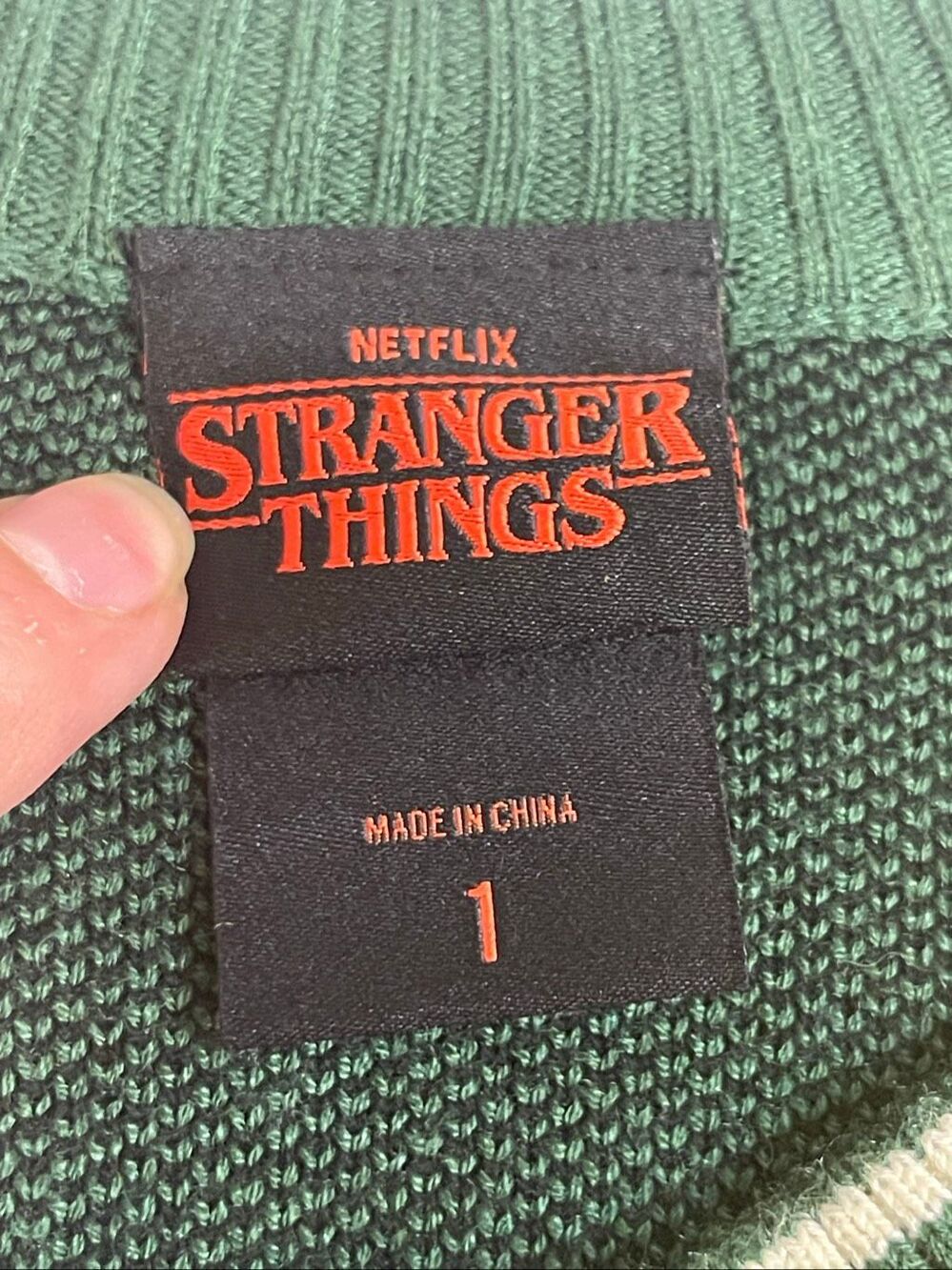 Stranger Things Hawkins Tigers sweater full zip large - Picture 5 of 7